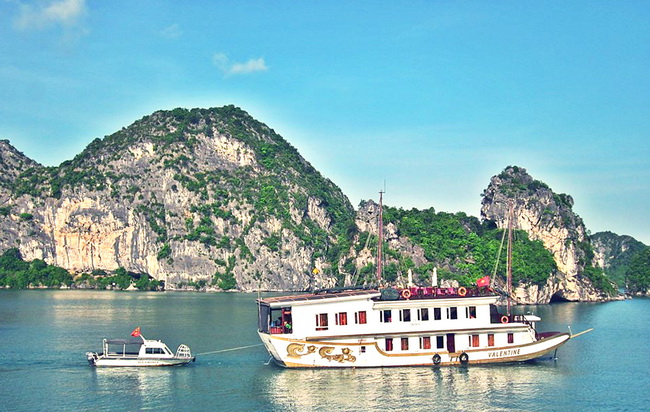 Valentine Cruise Halong Bay